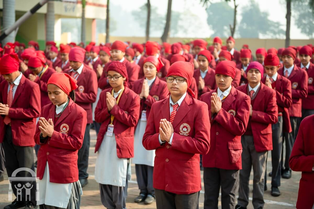 This image has an empty alt attribute; its file name is students-praying-rows-assembly-gn-public-school-dhahan-kaleran-watermark.jpg